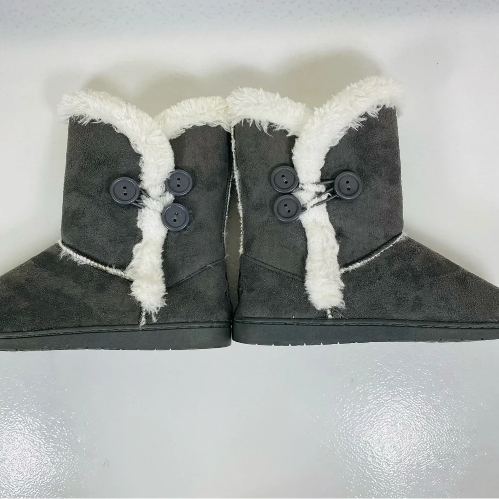 DAWGS Faux Fur Insulated Grey Women's 7 3-Button Pull-On Boot